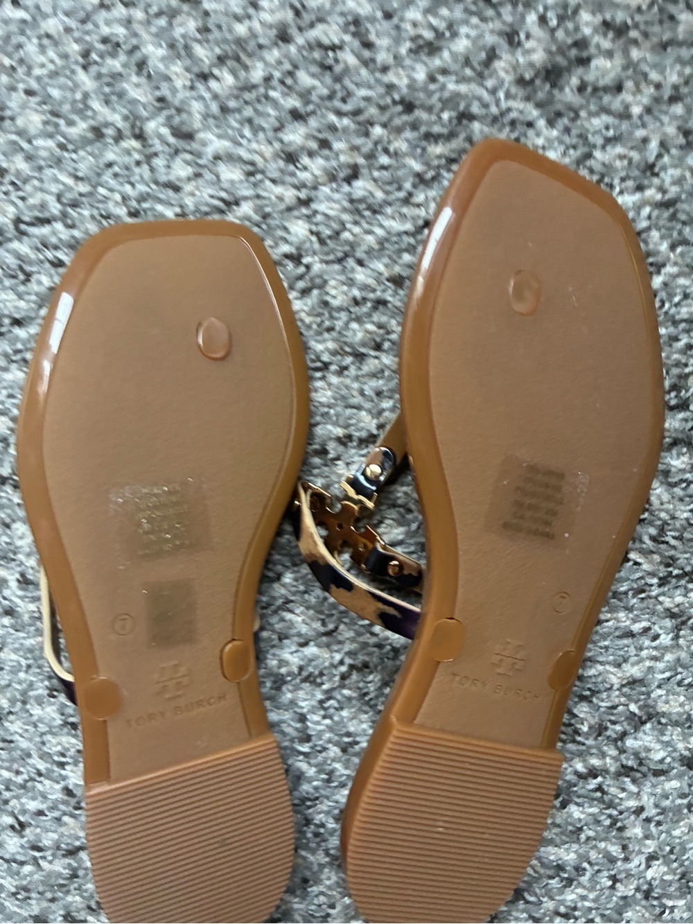 Tory Burch Leopard Print Jelly Thong Sandals with Gold Logo - Picture 3 of 3